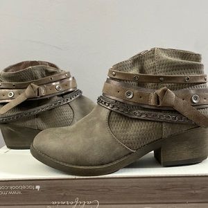 SO womens boots